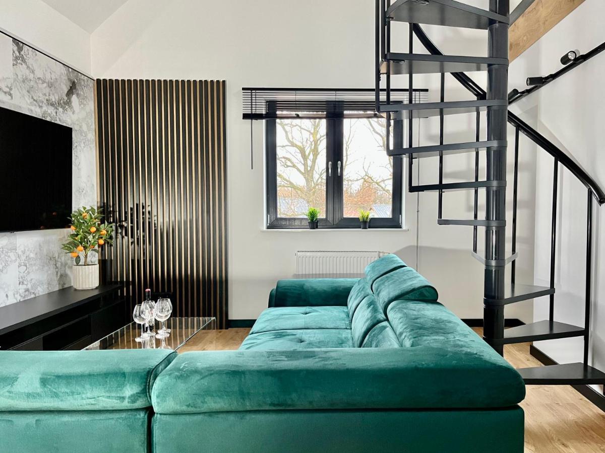Apartamenty Maxa Czornyja イェレニャ・グーラ エクステリア 写真