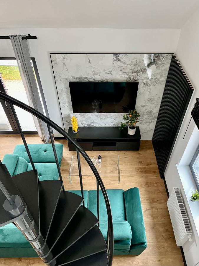 Apartamenty Maxa Czornyja イェレニャ・グーラ エクステリア 写真
