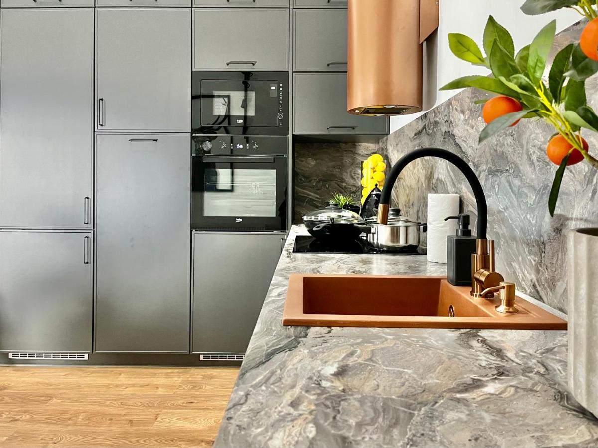 Apartamenty Maxa Czornyja イェレニャ・グーラ エクステリア 写真