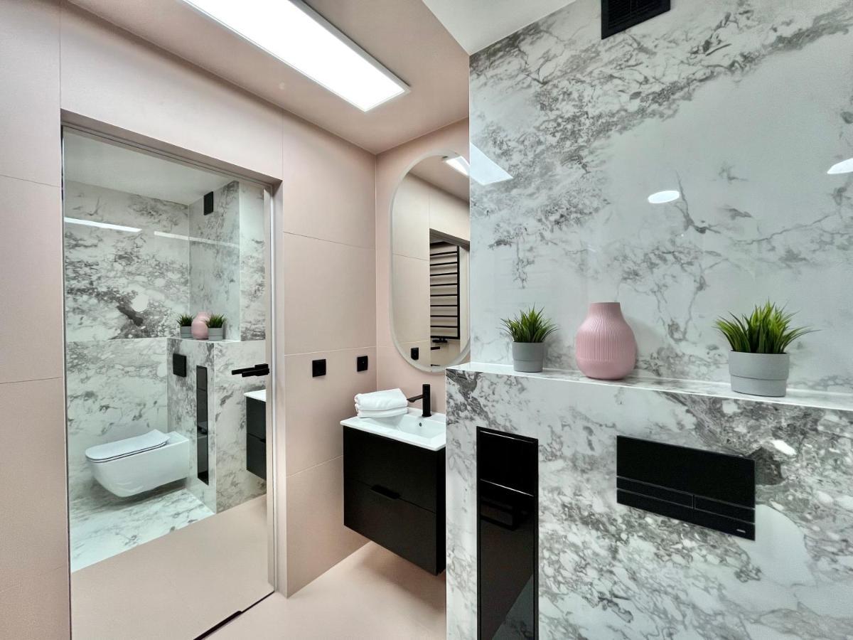 Apartamenty Maxa Czornyja イェレニャ・グーラ エクステリア 写真