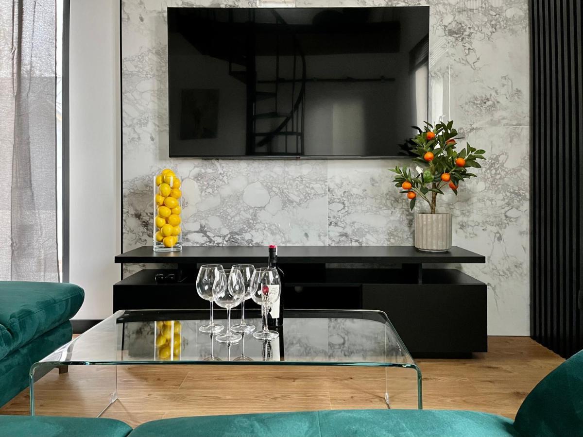 Apartamenty Maxa Czornyja イェレニャ・グーラ エクステリア 写真
