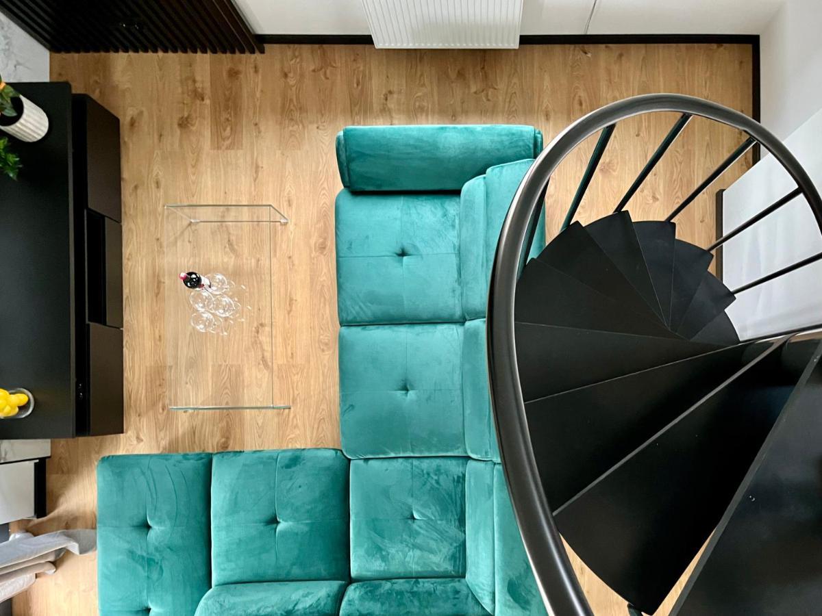 Apartamenty Maxa Czornyja イェレニャ・グーラ エクステリア 写真
