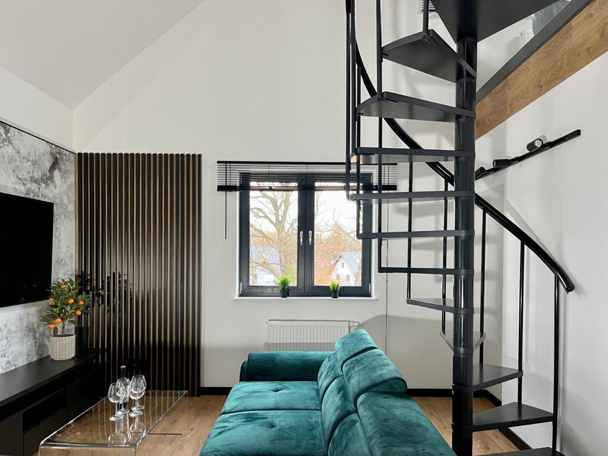 Apartamenty Maxa Czornyja イェレニャ・グーラ エクステリア 写真