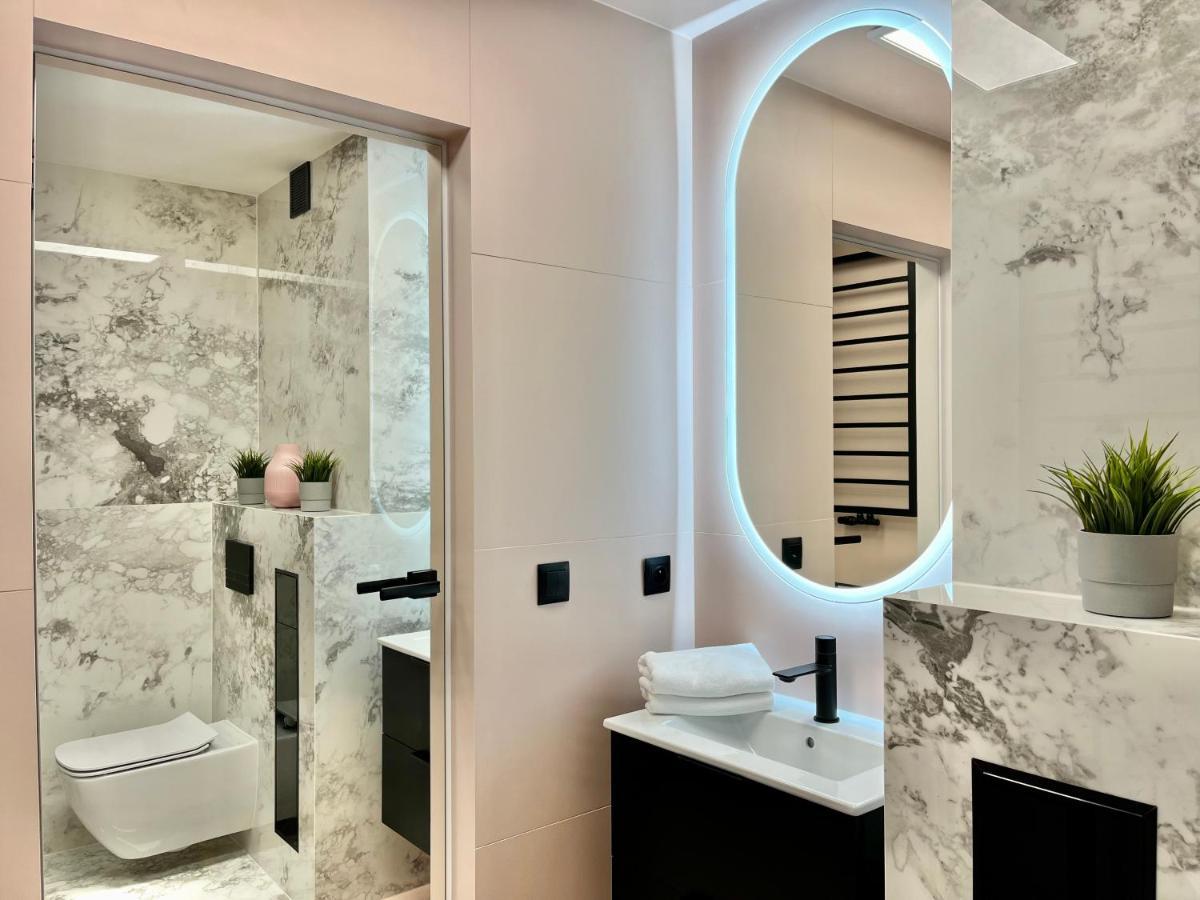 Apartamenty Maxa Czornyja イェレニャ・グーラ エクステリア 写真